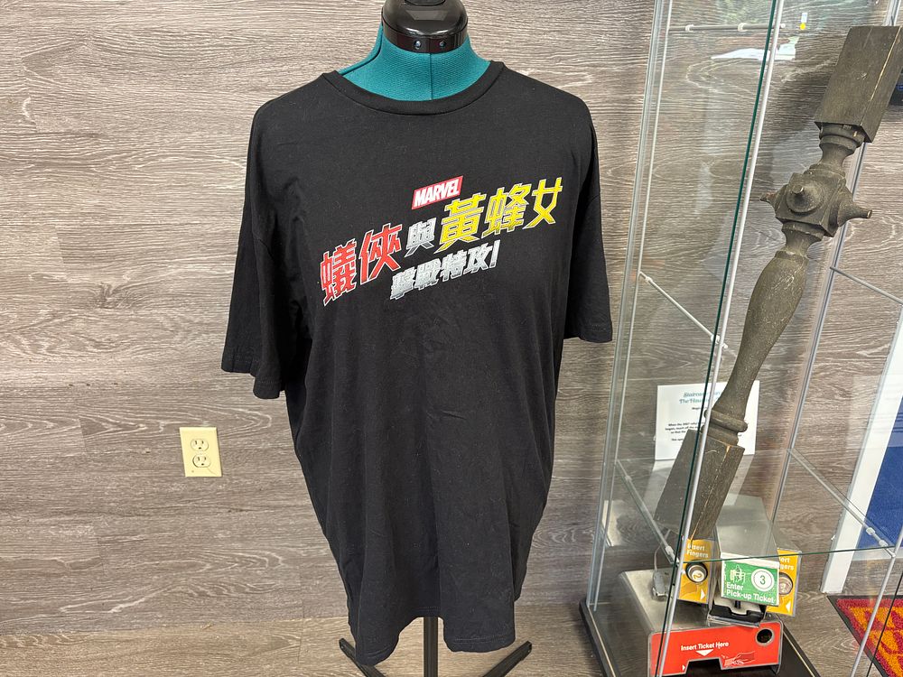 Hong Kong Disneyland Marvel T-Shirt (XL)