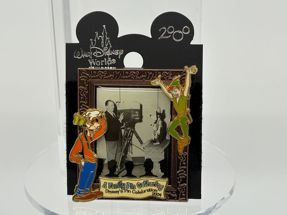 Walt Disney, Goofy, Peter Pan Portrait with Camera Pin LE1500 // A Family Pin Gathering Event 2004