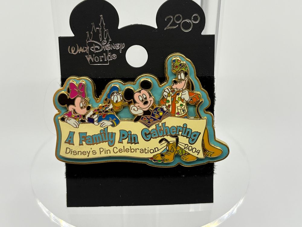 Mickey, Minnie, Donald, Goofy, Pluto Event Logo Pin LE1200 // A Family Pin Gathering Event 2004. 