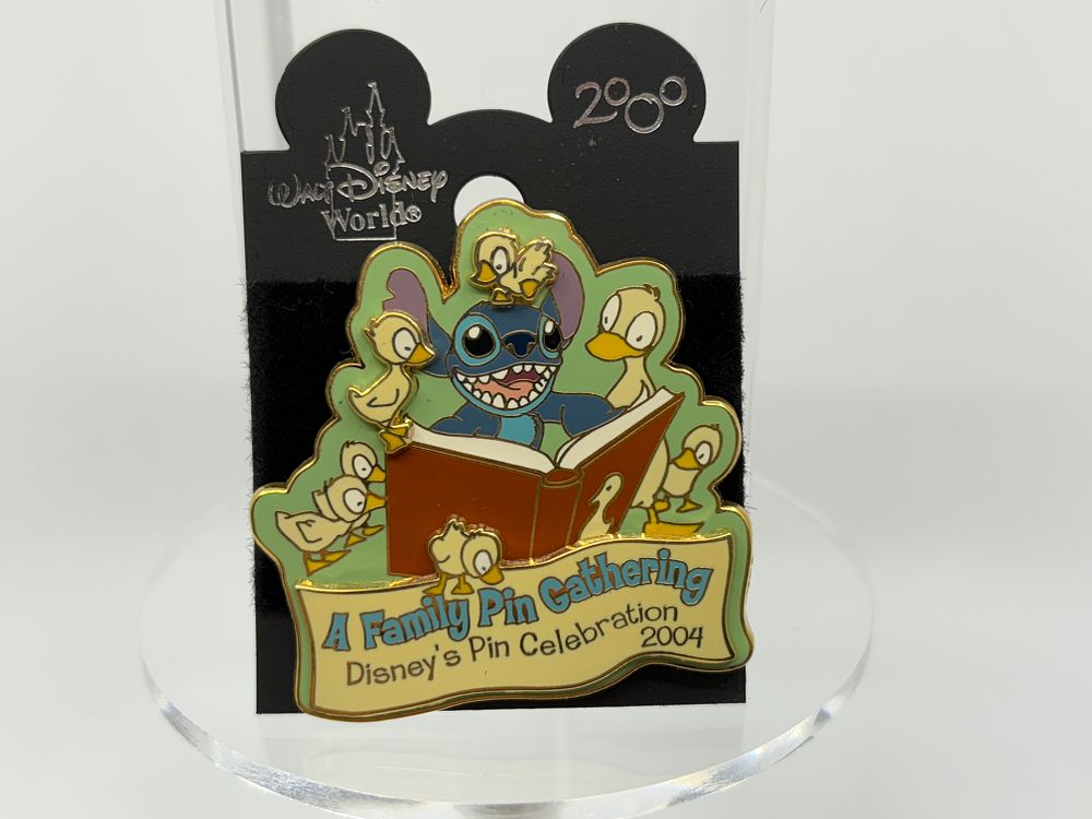 A Family Pin Gathering 2004 Stitch/Ducklings Pin LE1000 // A Family Pin Gathering Event 2004. Pin 