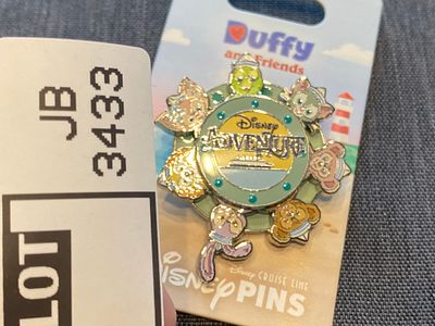 DCL Disney Adventure Duffy & Friends Spinner Pin