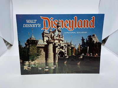 Vintage 1970s Walt Disney's Disneyland A Pictorial Souvenir Book