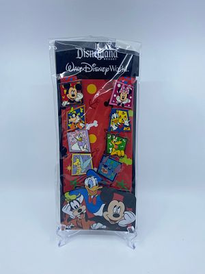 Characters 8-Pin Starter Set with Lanyard