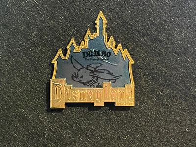 Disneyland Dumbo The Flying Elephant Castle Pin Resort Cast Exclusive LE 500