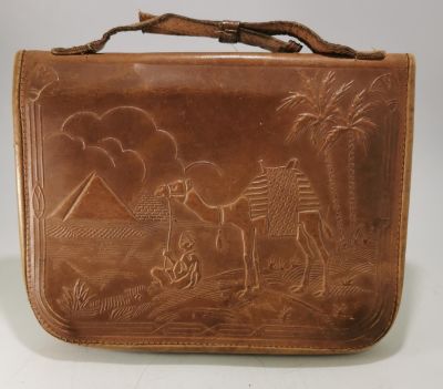 1930'S EMBOSSED SMALL LEATHER SATCHELL WITH EGYPTIAN DECOR. INSIDE ARE POUCHES, PURSE &amp; MIRROR