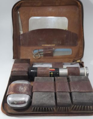 MEN'S VINTAGE GROOMING KIT IN LARGE LEATHER POUCH - MONOGRAMMED 'BY DREW &amp; SONS' PICCADILLY 