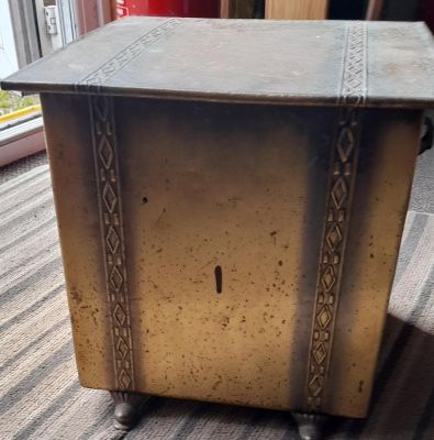 FOUR FOOTED CUBIC ART DECO BRASS COAL BOX WITH LIFT OUT INNER &amp; TWO ORNATE HANDLES - 12 X 