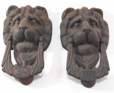 2 X IDENTICAL VINTAGE CAST LION DOOR KNOCKERS - 6.5 X 3.5 INCHES EACH
