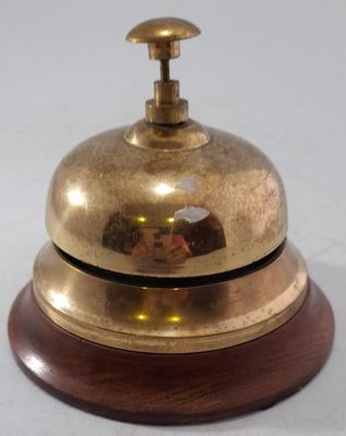 VINTAGE DESK/RECEPTION BELL ON A 4.5 INCH DIAMETER HARDWOOD BASE - PLUNGER 4 INCHES IN HEIGHT 