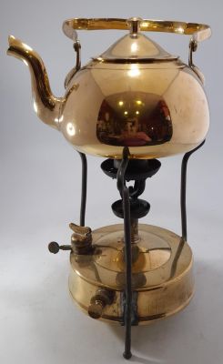 VINTAGE POLISHED BRASS GAS BURNER - TRIVET - &amp; KETTLE IN VGC STANDING 14 INCHES IN HEIGHT