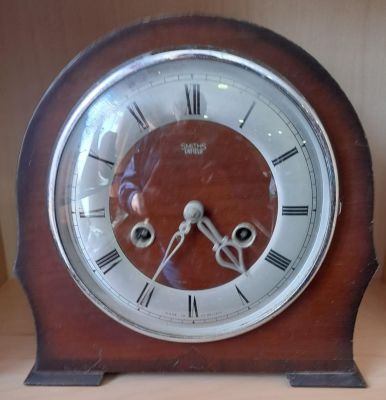 SMITHS ENFIELD WOODEN MANTLE CLOCK WITH KEY &amp; PENDULUM