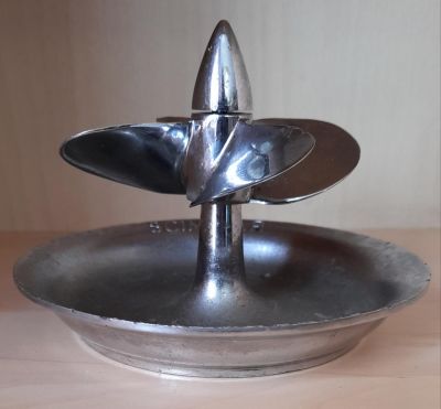 SUPER VINTAGE SCIMITAR, ROTATING PROPELLER, ADVERTISING ASHTRAY, MADE BY THE MANGANESE, BRONZE 