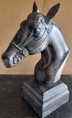 VINTAGE HEAVY CAST HORSE HEAD ON PLINTH - 12 X 8 INCHES