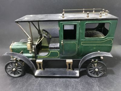 WONDERFUL QUALITY LARGE HEAVY TIN PLATE CLASSIC CAR, SELF STEERING, IN VGC - 12 X 8 X 6 INCHES