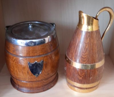 VINTAGE OAK BISCUIT BARREL WITH LINER &amp; BRASS AND OAK WATER JUG STANDING 8 INCHES IN HEIGHT