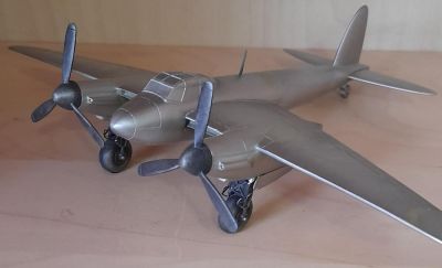 DESIGNER PEWTER 1940 TWIN ENGINED 'DE HAVILLAND MOSQUITO' 9 X 7 INCHES