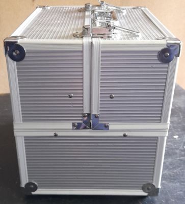 CANTILEVER ALUMINIUM CASE WITH FIVE COMPARTMENTS &amp; KEYS IN VGC 12 X 10 X 9 INCHES