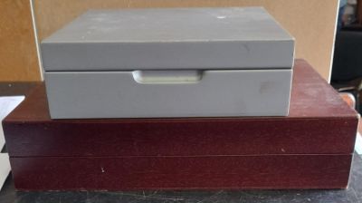 2 X WOODEN CUTLERY BOXES 15 X 12 X 3 INCHES 10 X 10 X 3 INCHES