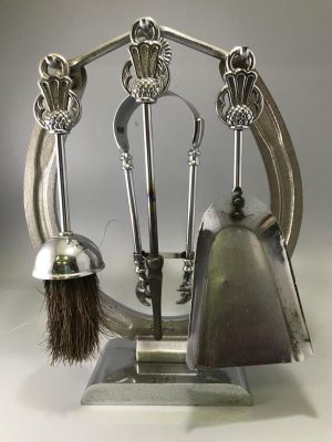 HORSESHOE COMPANION SET WITH THISTLE MOTIFS IN VGC, MEASURES 13" X 10"