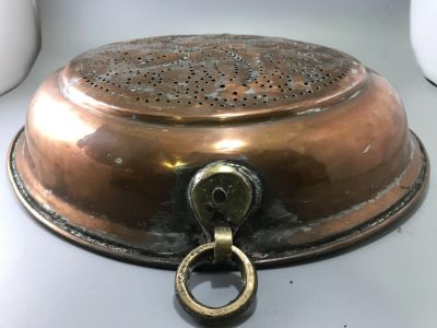 LARGE ROUND VINTAGE WALL HANGING COPPER SIEVE - DIAMETER 15 INCHES
