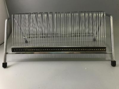 VINTAGE HEAVY DUTY METAL NUMBERED RECORD STAND/HOLDER WITH 4 ORIGINAL FEAT 13-5" ACROSS