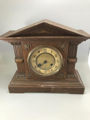VICTORIAN WOODEN ROMAN COLUMN MANTLE CLOCK WITH KEY &amp; PENDULUM (minute hand missing) 14 X 