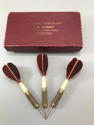 SET OF 'KWIZ' TOURNAMENT DARTS IN ORIGINAL BOX IN FAB CONDITION