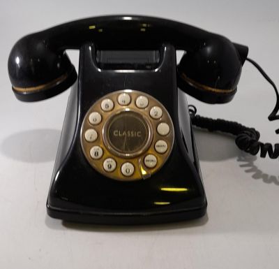 VINTAGE CLASSIC BLACK TELEPHONE