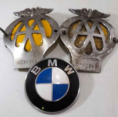 2 X VINTAGE AA SIGNS &amp; BMW BADGE