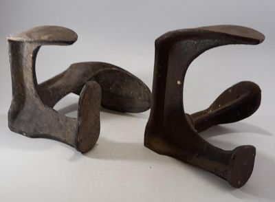 PAIR VINTAGE HEAVY COBBLERS LASTS 7.5 INCHES IN HEIGHT - IDEAL FOR DOORSTOPS