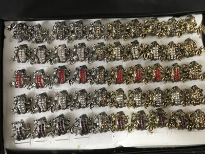 BOX OF 50 ORANTE METAL FROG RINGS