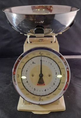 PALE YELLOW VINTAGE 'TYPHOON' 4 KILO KITCHEN SCALES