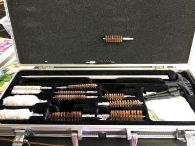 BOXED GUN/RIFLE CLEANING KIT WITH TURBO SPRAY &amp; CLOTHS