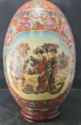 HUGE VINTAGE ORIENTAL CHINESE SATSUMA EGG ON STAND IN VGC, STANDING 14" HIGH