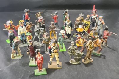 BOX OF PAINTED LEAD FIGURES FEATURING COWBOYS, INDIANS, NAPOLEONIC, ROMAN, MIDDLE AGES ETC