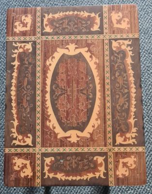 ORNATE REUGE SORRENTO ITALIAN SEWING TABLE/ MUSICAL BOX. IN W/O