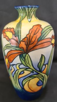 GORGEOUS COUNTRY ARTISTS "INSPIRATIONS" SIGNED TUBELINE VASE IN VGC 8" HIGH