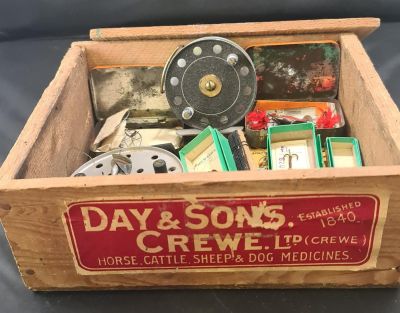 WOODEN BOX CONTAINING VINTAGE SALMON &amp; TROUT FISHING ITEMS