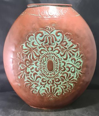 HAND PAINTED METAL ASIATIC ART VASE 16 X 14 X 5 INCHES