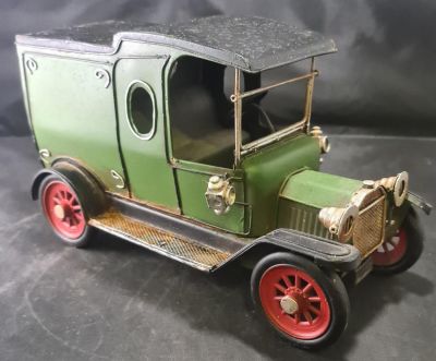 TIN PLATE OLD STYLE GREEN DELIVERY VAN 11 X 7 X 5 INCHES