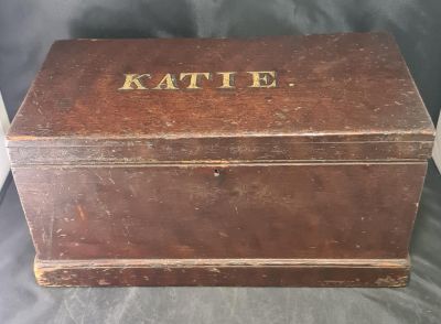 VINTAGE OAK SEWING BOX &amp; CONTENTS ( WITH NAME KATIE PAINTED ON THE TOP) 16 X 9 X 9 INCHES