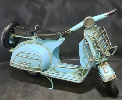 TIN PLATE COLLECTORS LAMBRETTA SCOOTER 13 X 8 X 6 INCHES