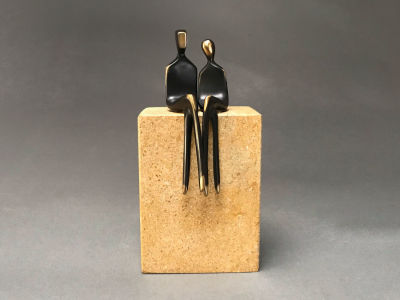 Yenny Cocq - Soulmates. , Bronze figurines, black patina, natural sandstone base, . 4.5‚&Auml;&ugrave; height x 