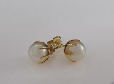 14K Yellow Gold Cultured Pearl Stud Earrings. A pair of 14K yellow gold mounted 7.5mm cultured 
