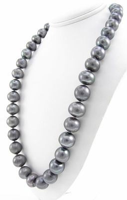 14K White Gold Black Pearl Necklace. A 14K white gold 9mm to 10mm round to slightly oval black 