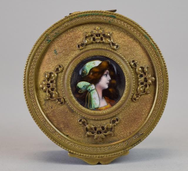 Lot 170: Stern Brothers Gilt Bronze Portrait Miniature Box