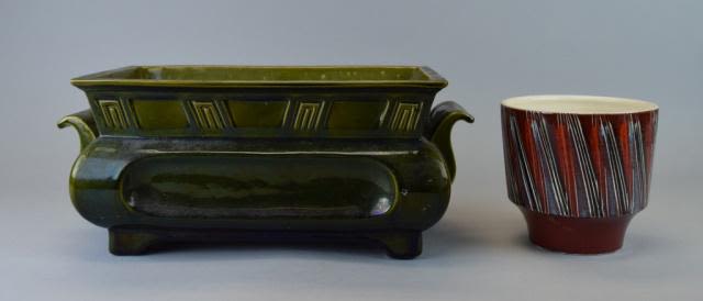 Lot 275: 2 Piece English Pottery Grouping