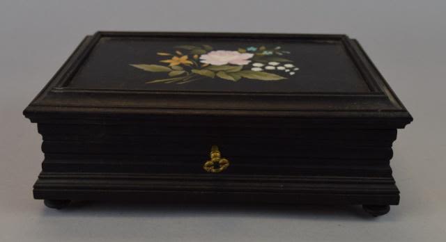 Lot 297: Pietra Dura Box