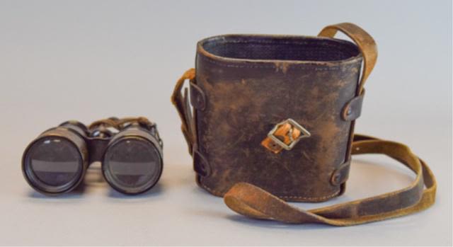 Lot 311: La Reine French Binoculars
