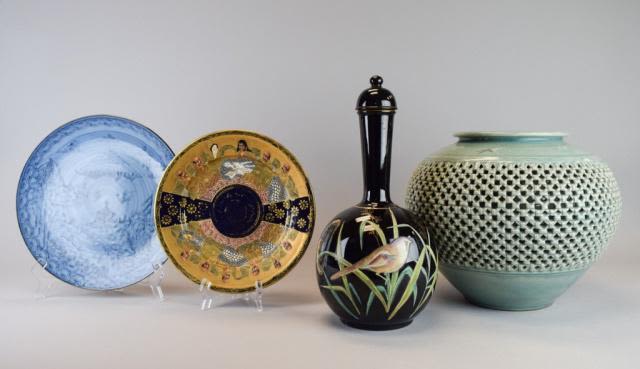 Lot 702: 4 Piece Japanese & Chinese Porcelain Grouping